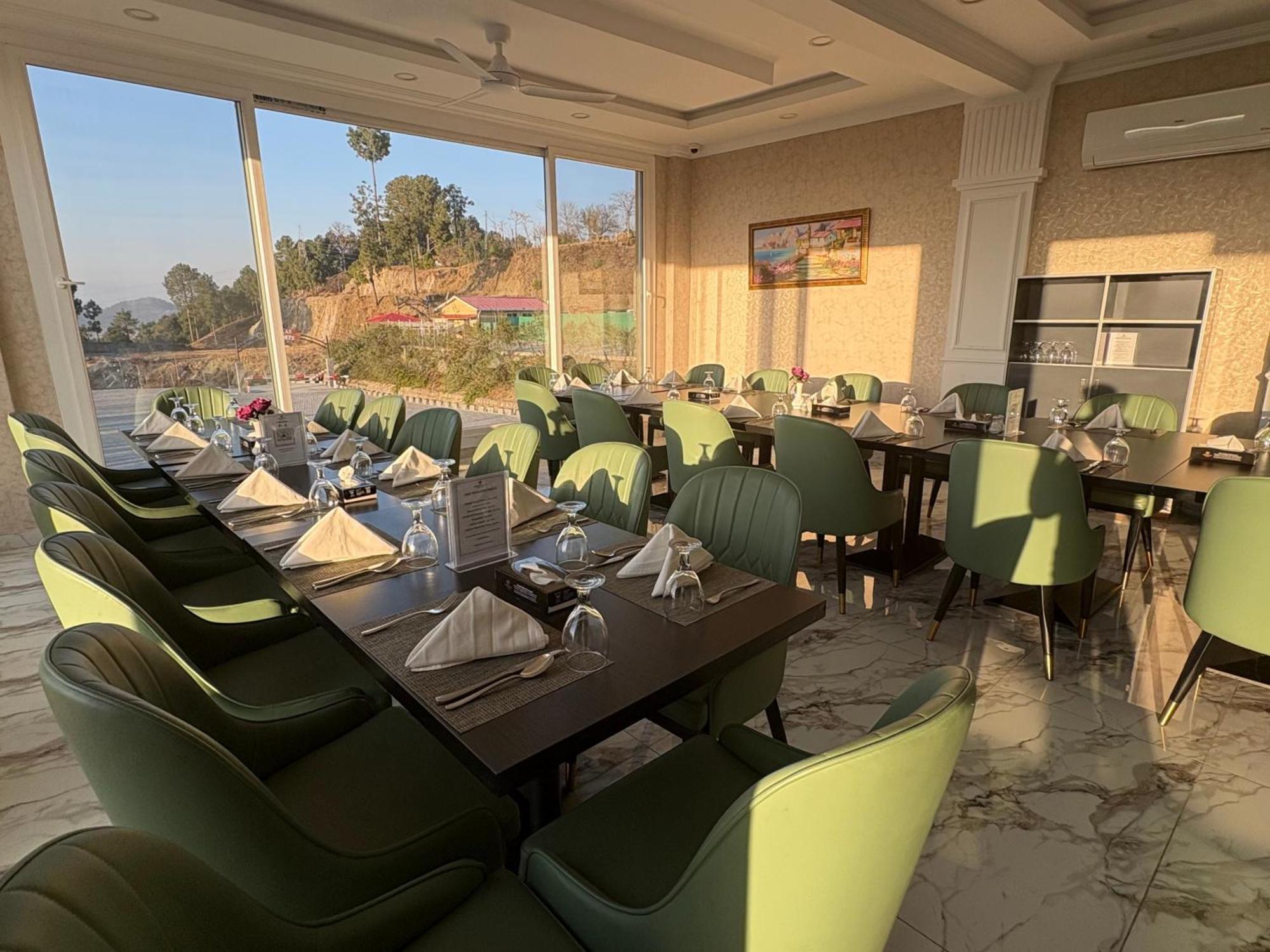 Hidden Hills Hotel & Resort Mansehra ภายนอก รูปภาพ