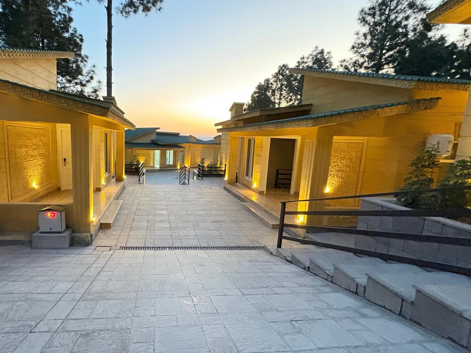 Hidden Hills Hotel & Resort Mansehra ภายนอก รูปภาพ
