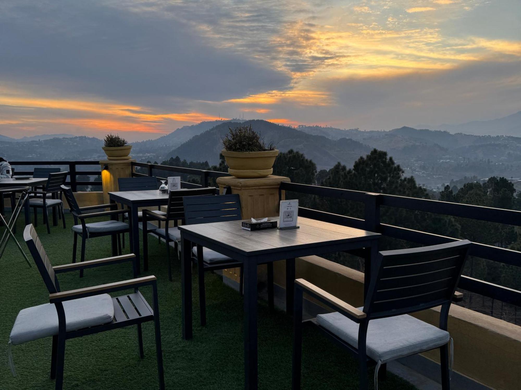 Hidden Hills Hotel & Resort Mansehra ภายนอก รูปภาพ